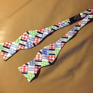 Vineyard Vine Bow tie